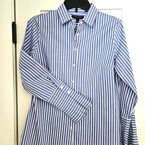 Banana Republic fitted shirt w flare pleated cuffs